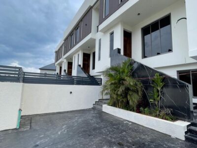 4 Bedrooms Terrace Duplex